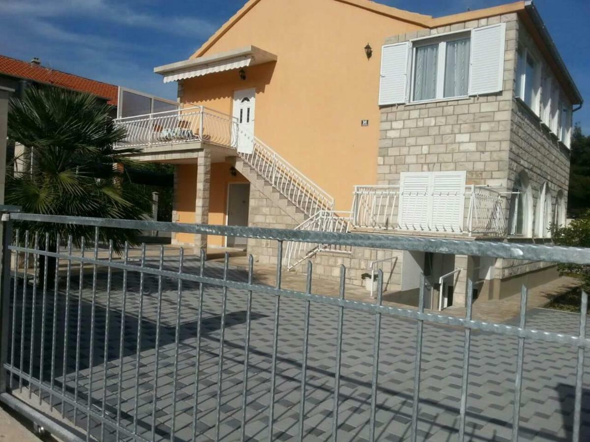 Apartments Alma Оребич Экстерьер фото
