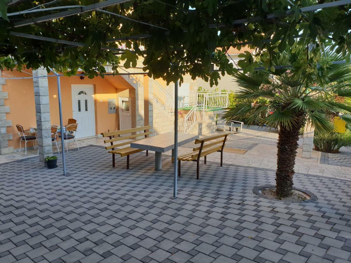 Apartments Alma Оребич Экстерьер фото
